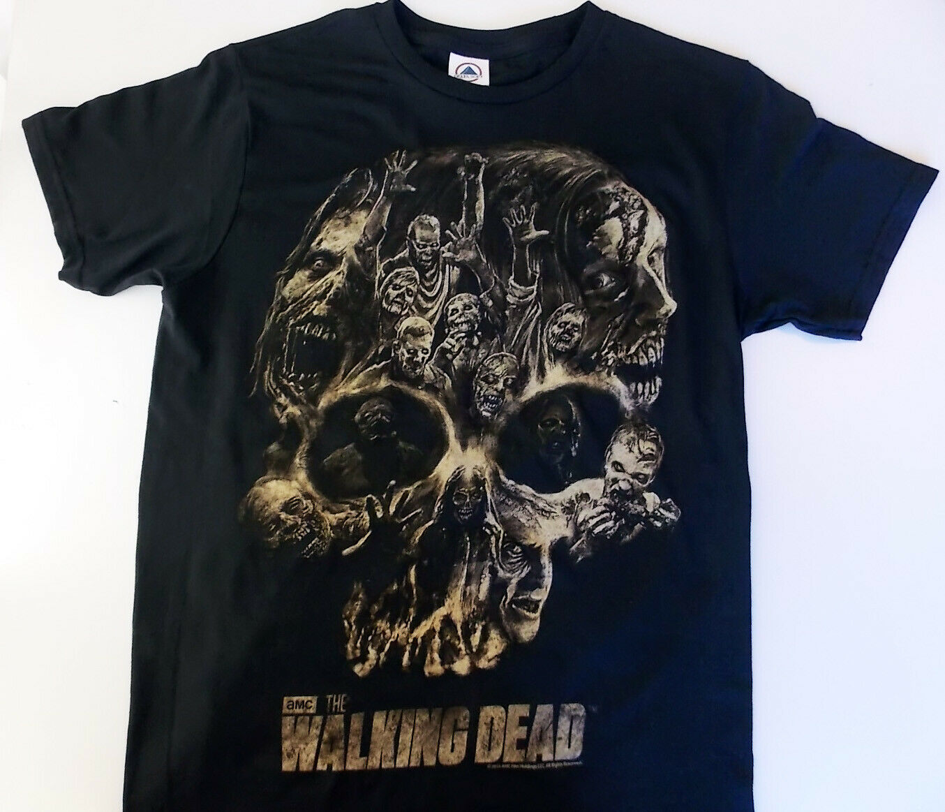 New The Walking Dead Black Skull Walkers Adult T-shirt Zombies Undead Horror Twd