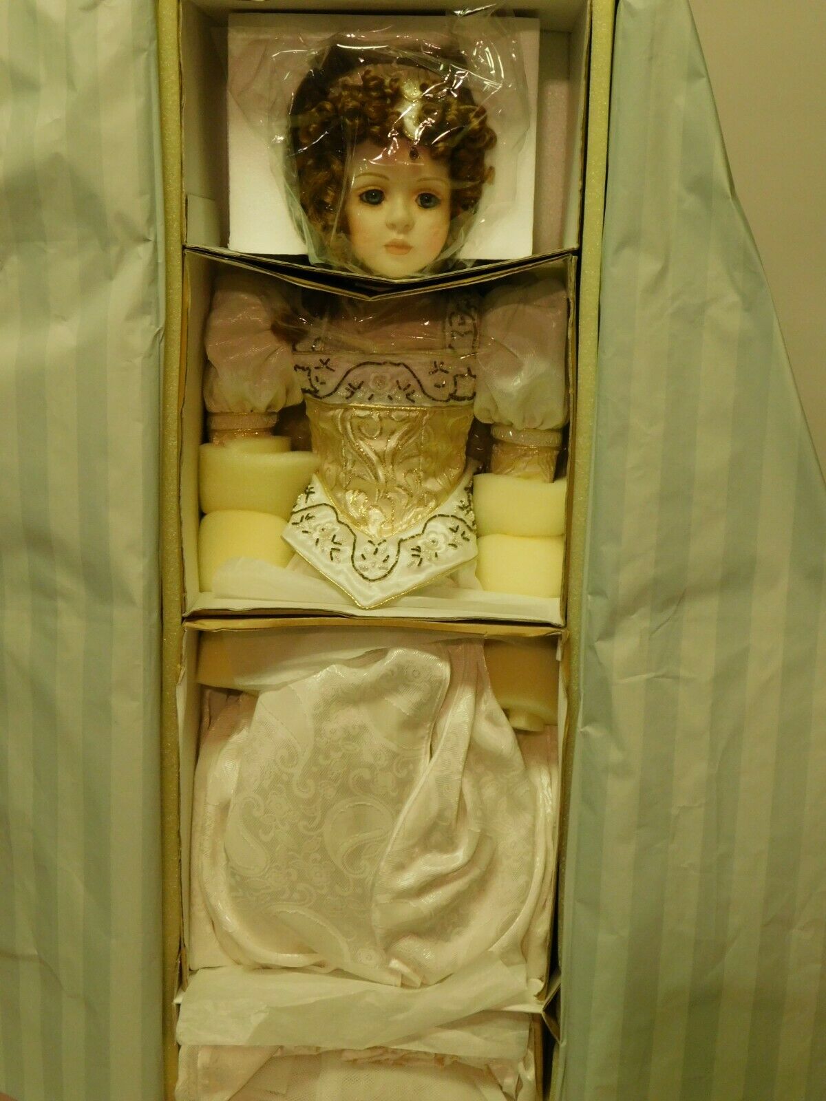 Marie Osmond Somewhere In Time Isobella Renaissance Bride 30-inch Porcelain Doll
