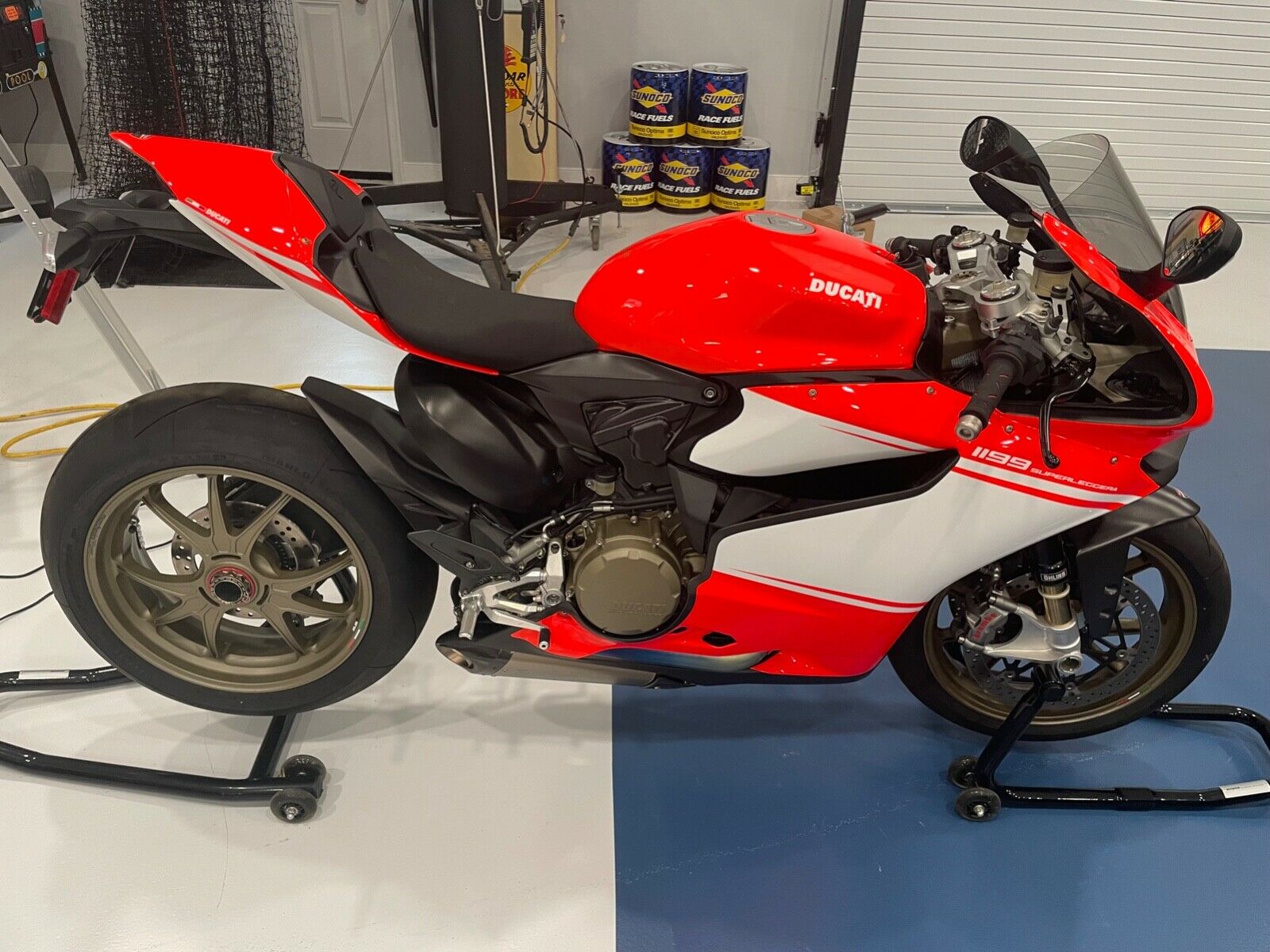 2014 Ducati Superbike Superleggera Unridden 2014 Ducati Superleggera 1200cc.